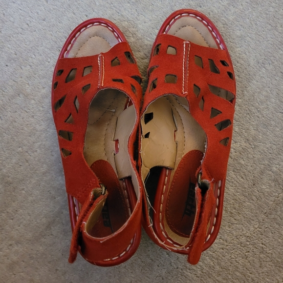 Size 7 - red suede wedge sandals - some signs of wear - Picture 2 of 4